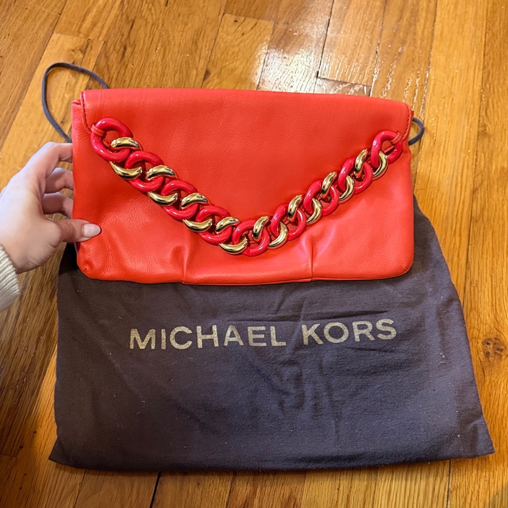 BRAND NEW Michael Kors Orange and Gold Chain Link Accent Clutch ❤️‍🔥